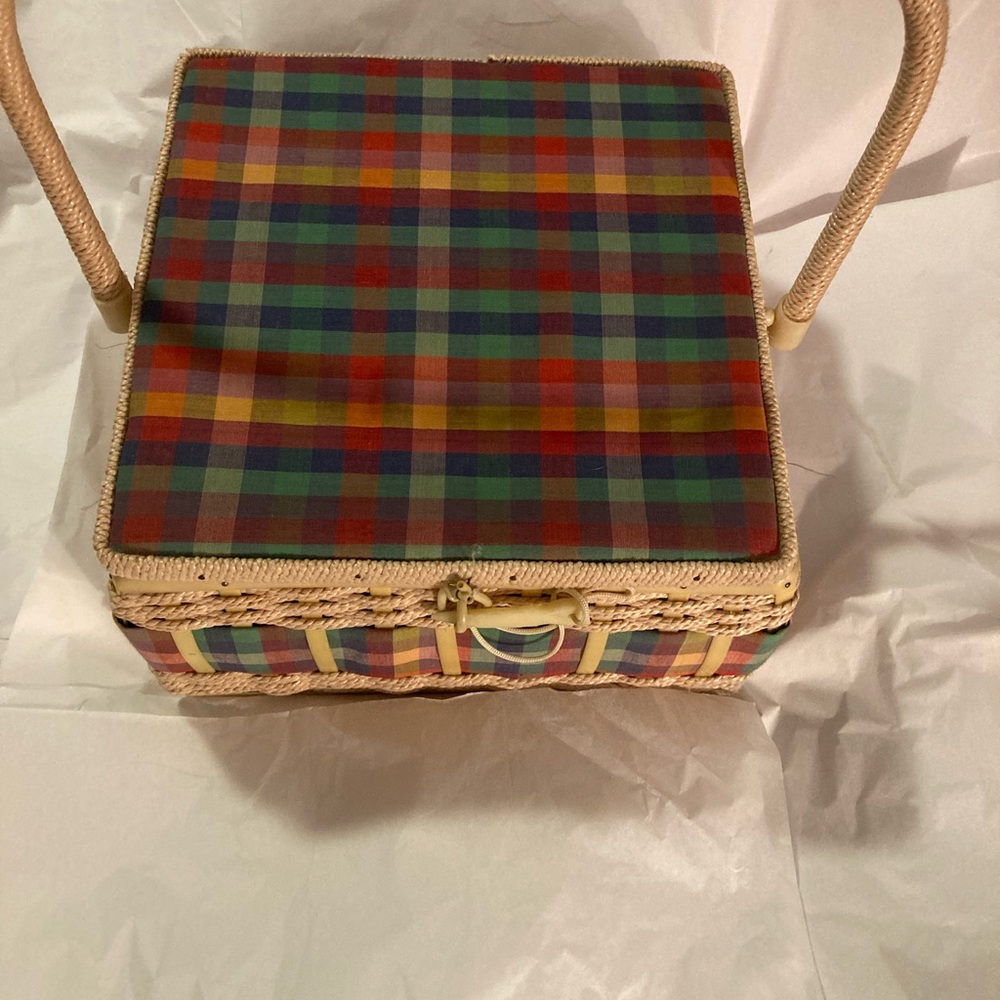 AZUR vintage country Plaid Woven sewing basket with Handle very clean!